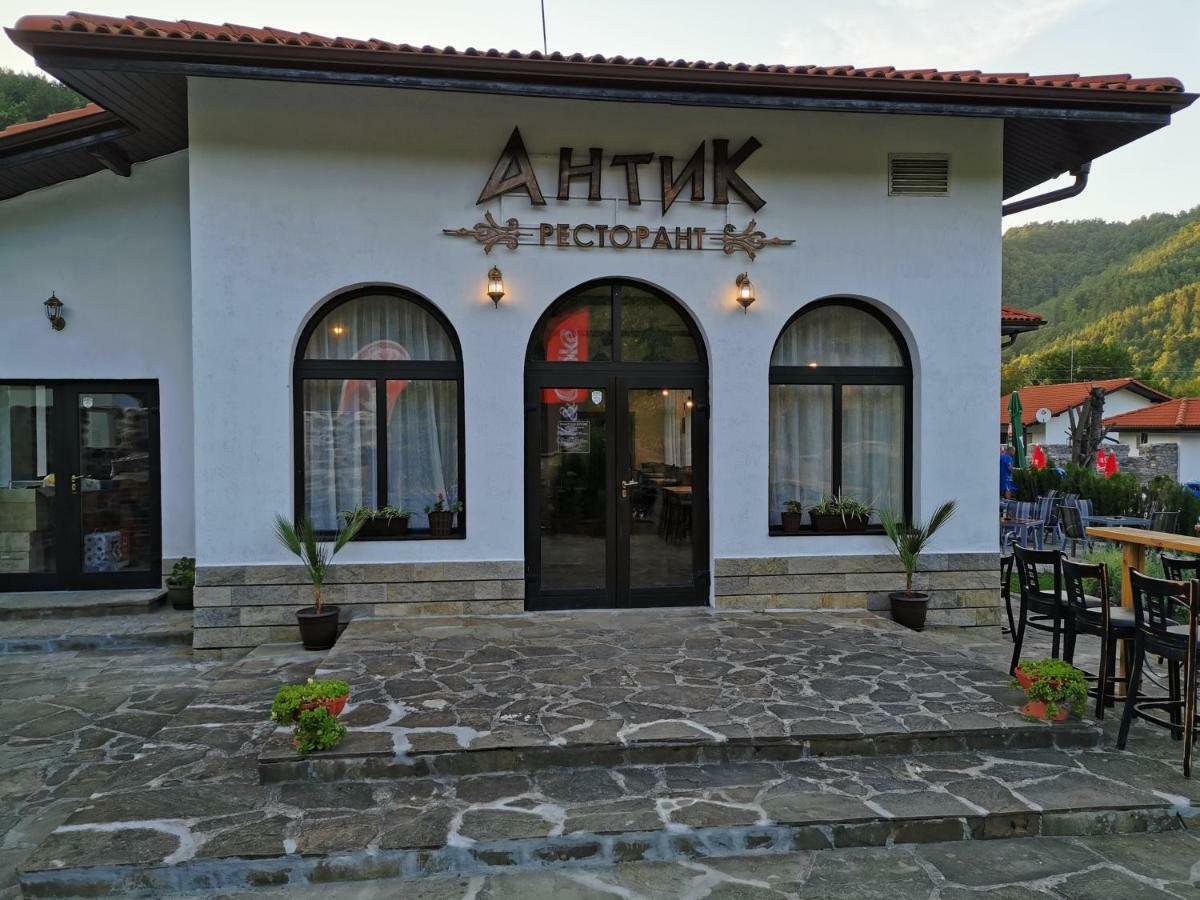 комплекс антик *